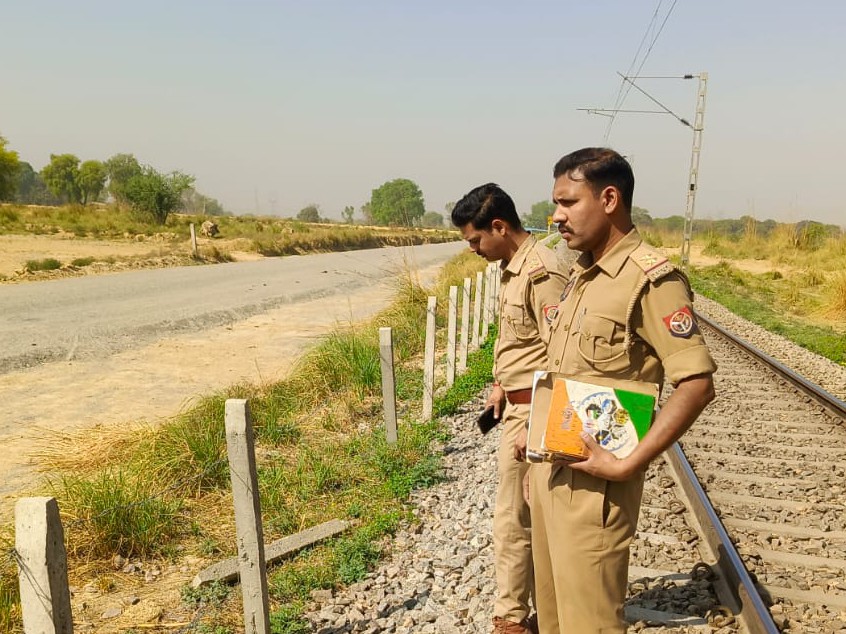 Body of a 25-year-old youth found on the railway line | रेलवे लाइन पर मिला 25  साल के युवक का शव: पहचान के लिए पुलिस ने ग्राम प्रधानों को भेजी तस्वीरें -