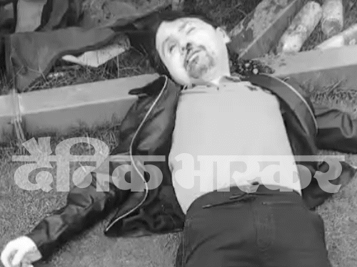 जम्मू-कश्मीर में आतंकवादियों ने रायपुर के कारोबारी दिनेश मिरानिया को कनपटी पर गोली मारी है।