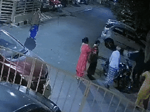 पार्किंग को लेकर दो पक्षों में हुआ था विवाद।