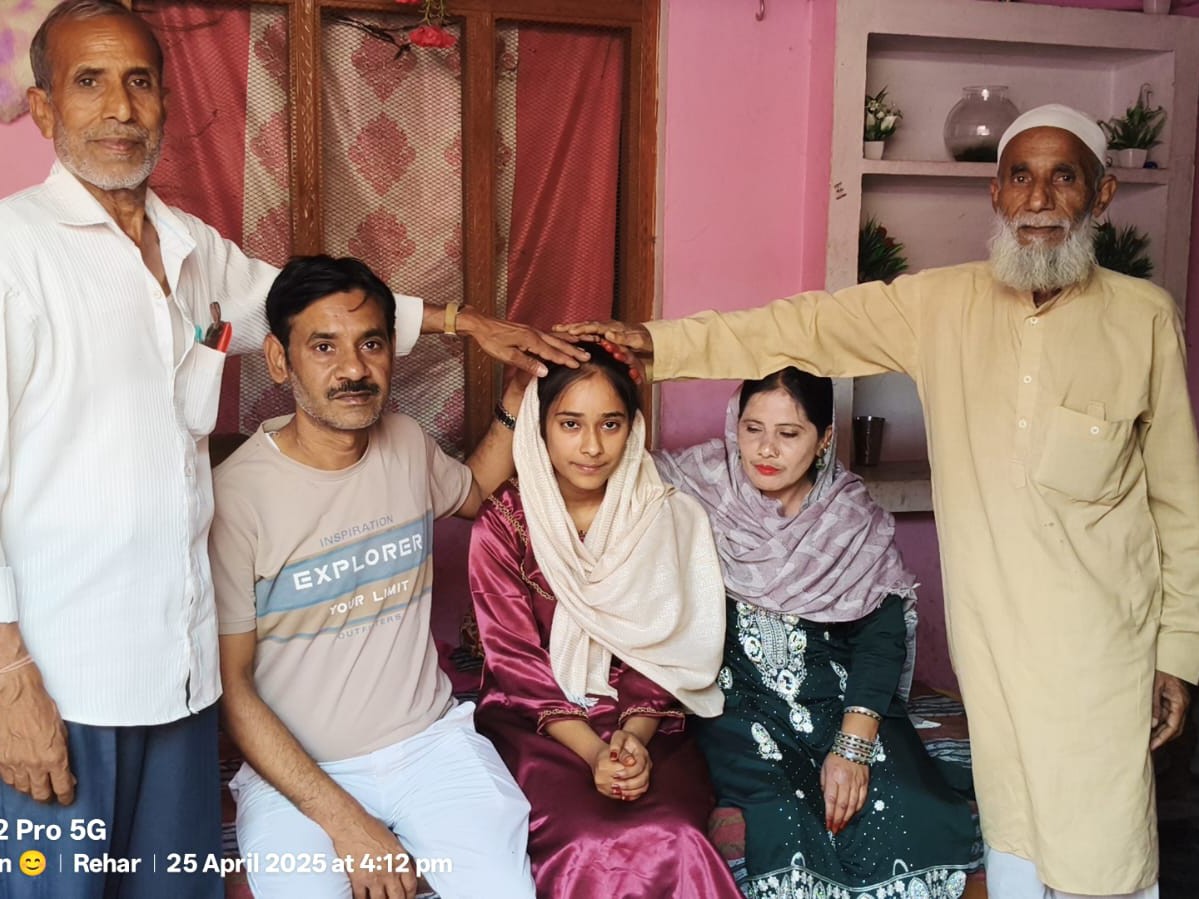 Plumber's daughter became inter topper in Bijnor | बिजनौर में इंटर टॉपर ...