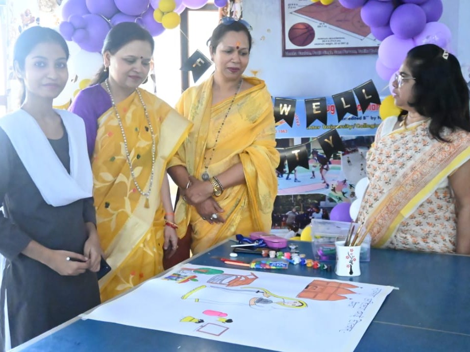 छात्राओं की प्रतिभा को निर्णायक मंडल ने सराहा।