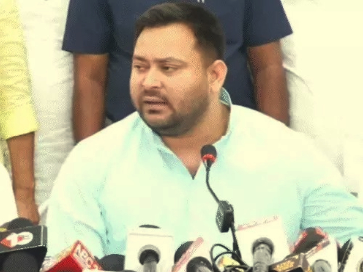 गुरुवार को महागठबंधन मीटिंग के बाद पीसी के दौरान तेजस्वी यादव।