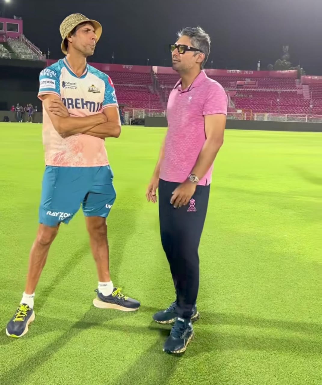 राजस्थान रॉयल्स के पूर्व कोच और राजस्थान रॉयल्स क्रिकेट के डायरेक्टर कुमार संगकारा भी जयपुर पहुंच गए हैं। वह 28 अप्रैल और एक मई को जयपुर में होने वाले मैच के दौरान स्टेडियम में मौजूद रहेंगे।