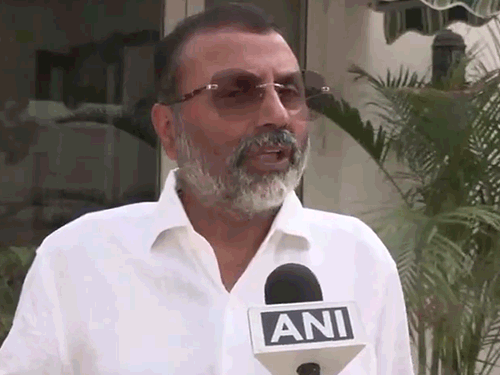 Pakistani Citizens' Visa Marriage Investigation; BJP MP Nishikant Dubey |  निशिकांत बोले-शादी की आड़ में भारत में बसते हैं पाकिस्तानी: शादियों के पीछे  की मंशा की जांच जरूरी ...