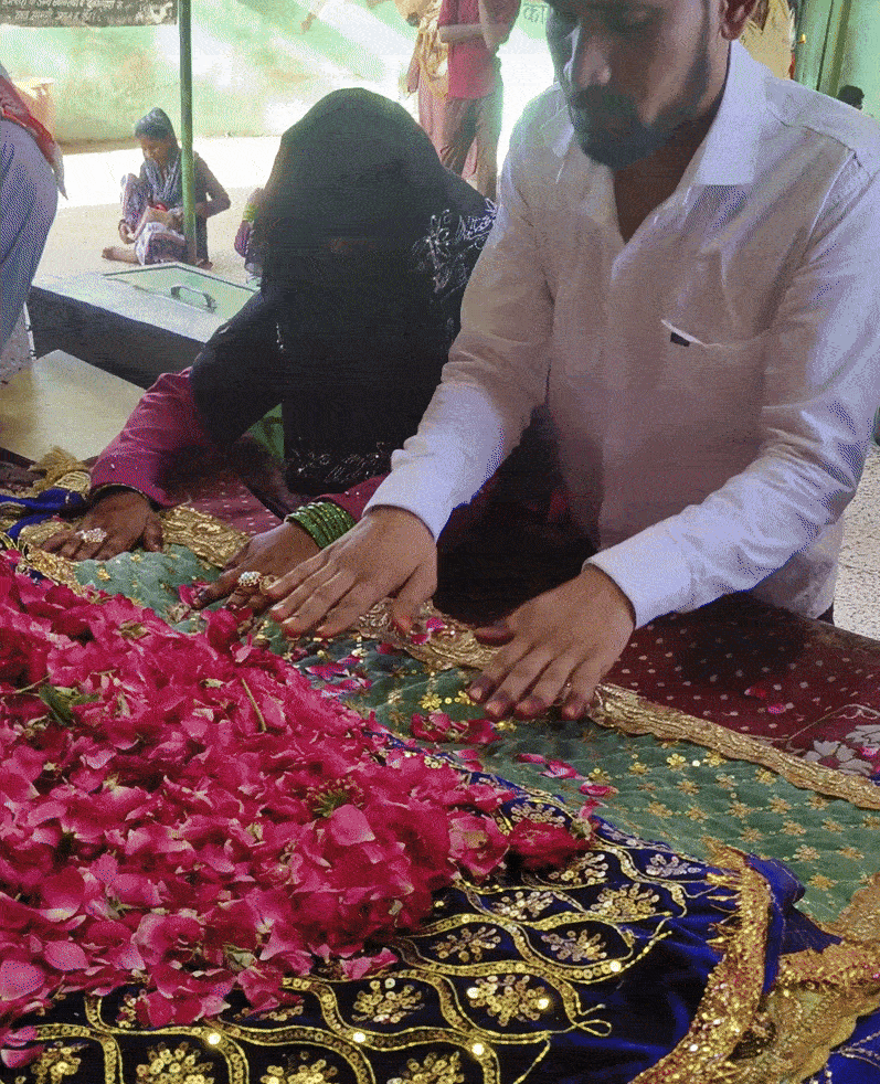 हुसैन टेकरी पर देशभर के श्रद्धालु आते हैं और लोगों की गहरी आस्था इस स्थान से जुड़ी है।