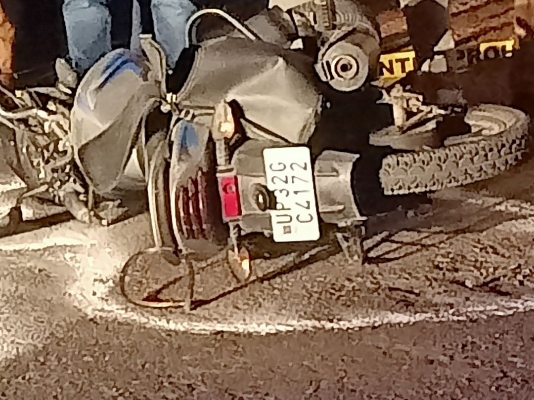 बदमाश इसी बाइक से जा रहे थे।