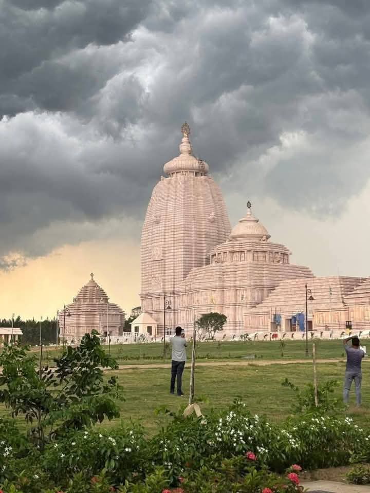 बंगालच्या दिघामध्ये पुरीसारखे जगन्नाथ मंदिर बांधले: 20 एकरवर पसरल्या मंदिराची 213 फूट उंची; CM ममता यांच्या हस्ते उद्घाटन ममता म्हणाल्या होत्या- प्रत्येकजण ओडिशाला जाऊ शकत नाही, म्हणून बंगालमध्येही असे मंदिर असले पाहिजे.