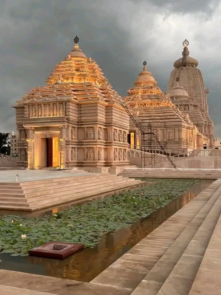बंगालच्या दिघामध्ये पुरीसारखे जगन्नाथ मंदिर बांधले: 20 एकरवर पसरल्या मंदिराची 213 फूट उंची; CM ममता यांच्या हस्ते उद्घाटन हे मंदिर कलिंग शैलीत कोरलेले आहे, ज्याच्या वरच्या बाजूला नीलचक्रासारखी रचना आहे.