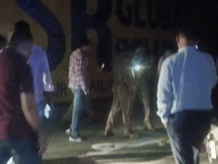 एनकाउंटर के बाद पुलिस ने मौके पर साक्ष्य जुटाए।