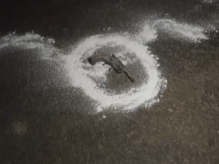 आरोपी का तमंचा मौके पर बरामद हुआ है।