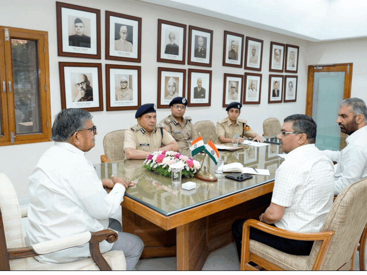चंडीगढ़ प्रशासक गुलाब चंद कटारिया ने पहलगाम आतंकी हमले के बाद ली मीटिंग।