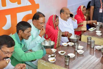 पिछले साल सीएम विष्णुदेव साय ने भी बोरे बासी खाया था।