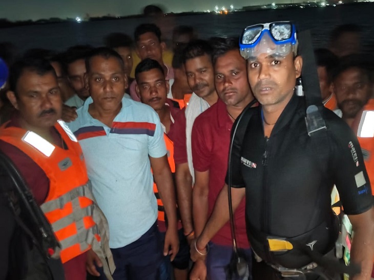 रेस्क्यू के दौरान एसडीआरएफ की टीम