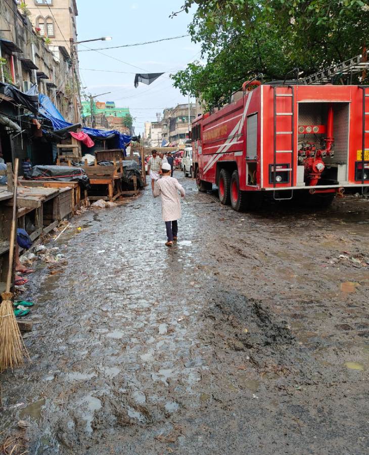 Due to narrow paths and heavy crowd in Kolkata's Bada Bazaar, it took a lot of time for fire brigade vehicles to reach the accident site.