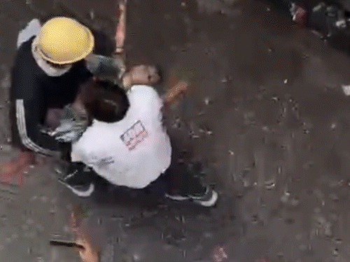 হোটেলে আগুনের পরে, উদ্ধারকারী দলটি এমন কিছু নিয়ে হাসপাতালে ছুটে যায়।