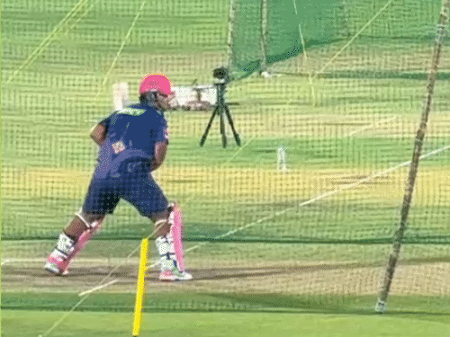 वैभव सूर्यवंशी ने नेट्स में बड़े शॉट्स लगाने की प्रैक्टिस की।