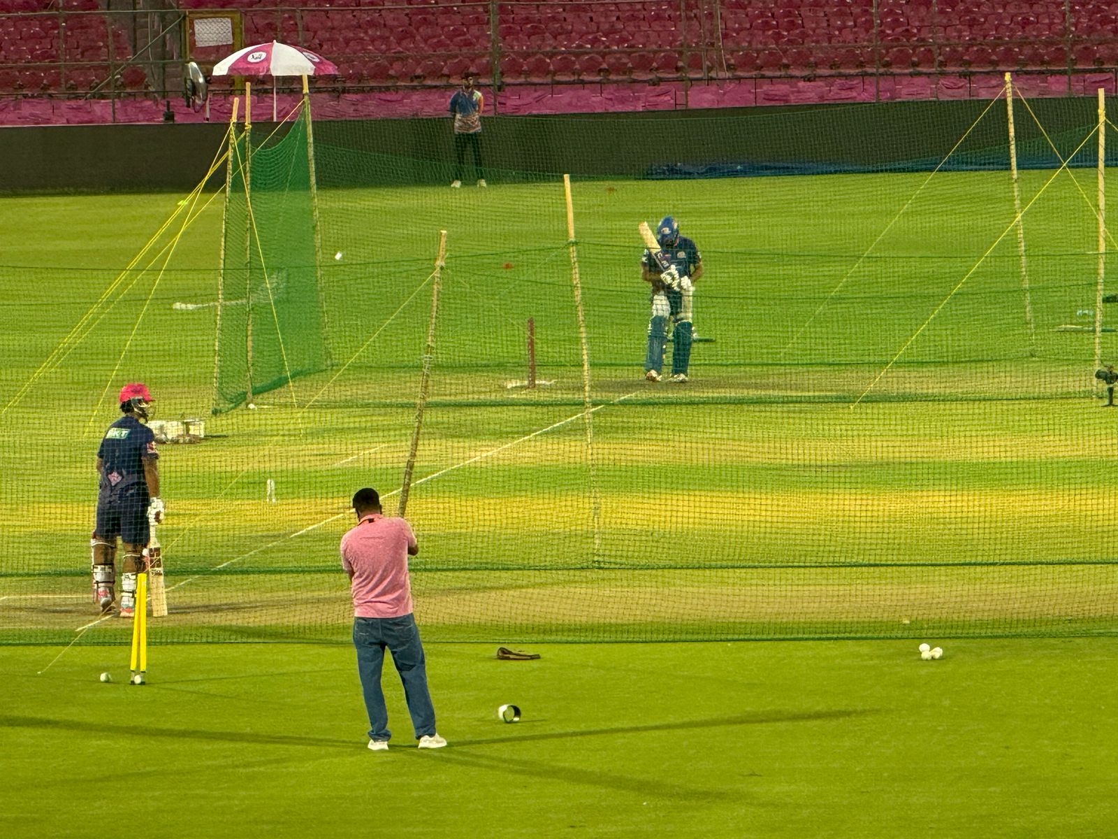 वैभव सूर्यवंशी और रोहित शर्मा ने सवाई मानसिंह स्टेडियम में बुधवार देर रात तक एक साथ बैटिंग प्रैक्टिस की।