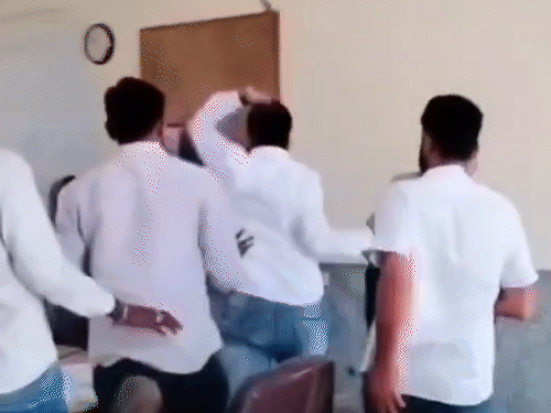 Deputy Pradhan and Sarpanch Union President clashed in Kheenvsar | खींवसर में भिड़े उपप्रधान और सरपंच संघ अध्यक्ष: उपप्रधान बोले- मेरी कुर्सी हटाने के लिए चाकू से हमला ...