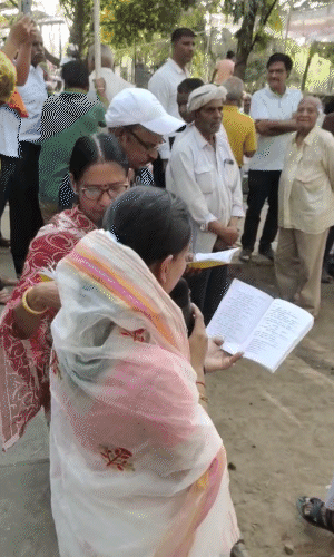 गिरिजा व्यास के अंतिम संस्कार के समय 104 वेद मंत्र पढ़े गए।