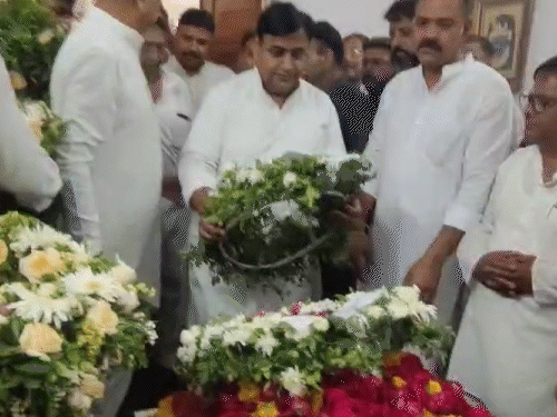 कांग्रेस प्रदेशाध्यक्ष गोविंद सिंह डोटासरा ने गिरिजा व्यास के घर पहुंचकर उन्हें श्रद्धांजलि दी थी।