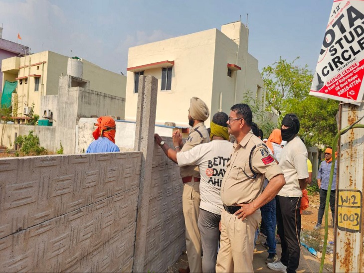 स्मृति नगर पुलिस के सामने हुआ था बेजा कब्जा।