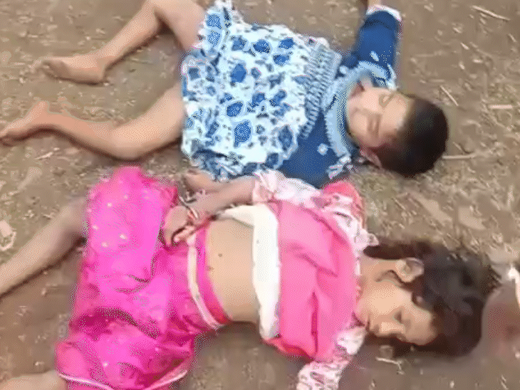 टक्कर लगते ही बाइक सवार चारों लोग सड़क पर गिर पड़े। सभी की मौके पर मौत हो गई।