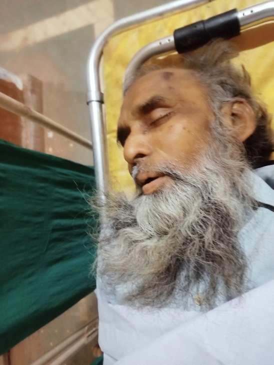 ट्रक की टक्कर से बुजुर्ग अयूब खान की मौके पर मौत हो गई।