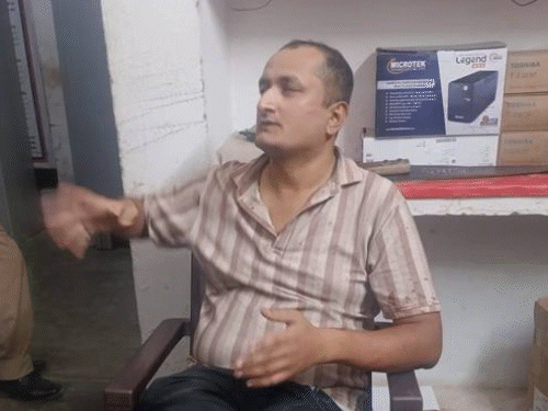 Accused Tejas Jhani was detained by the police.