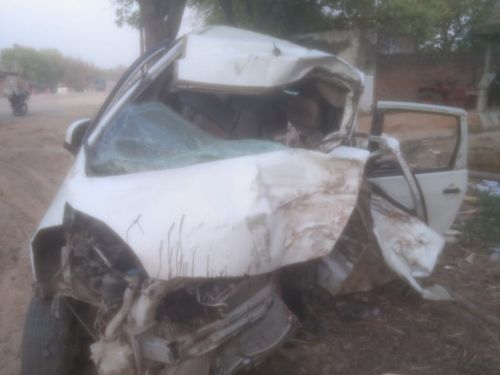 Car returning from a wedding procession collided with a tree in Kaushambi