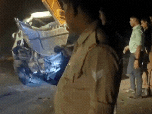 Car returning from a wedding procession collided with a tree in Kaushambi