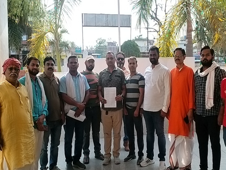 हिंदूवादी संगठनों ने गांधीनगर थाने में की थी शिकायत।