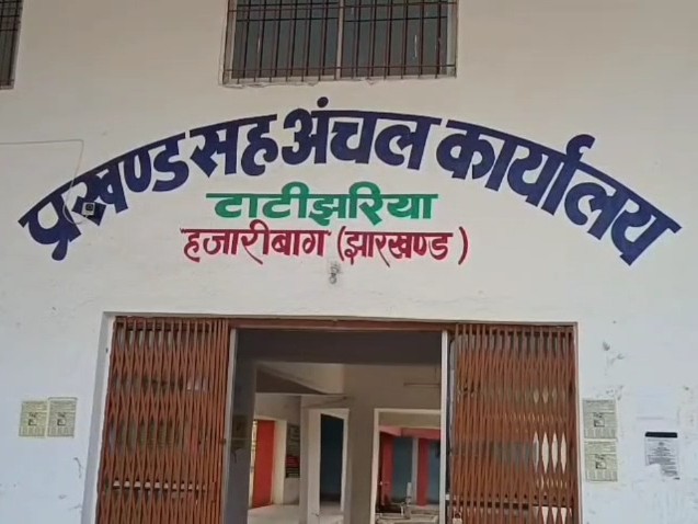 वन विभाग से क्षेत्र में हाथियों की निगरानी बढ़ाने का आग्रह किया गया है।