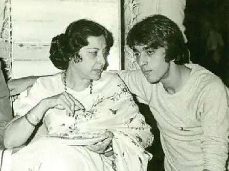 संजय दत्त अपनी मां नरगिस के साथ - Dainik Bhaskar