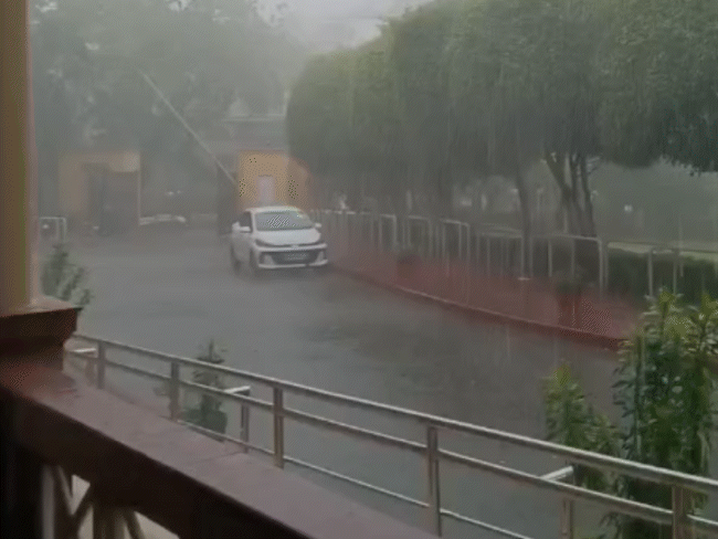 इंदौर में मंगलवार को करीब एक इंच बारिश हुई।