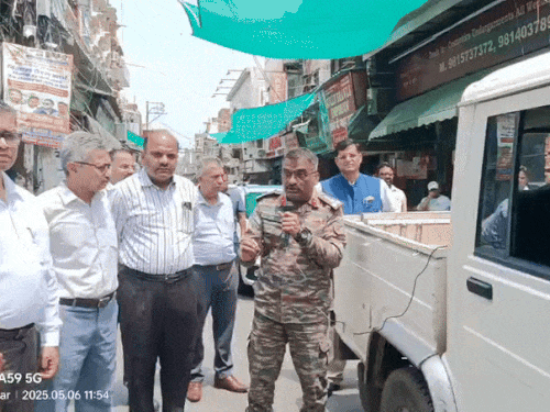An announcement was made in the market in the afternoon by the army officials.