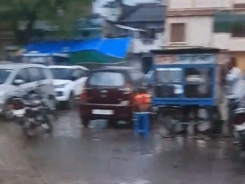 उदयपुर के ऋषभदेव में मंगलवार को बारिश हुई, जो करीब आधा घंटे तक जारी रही।