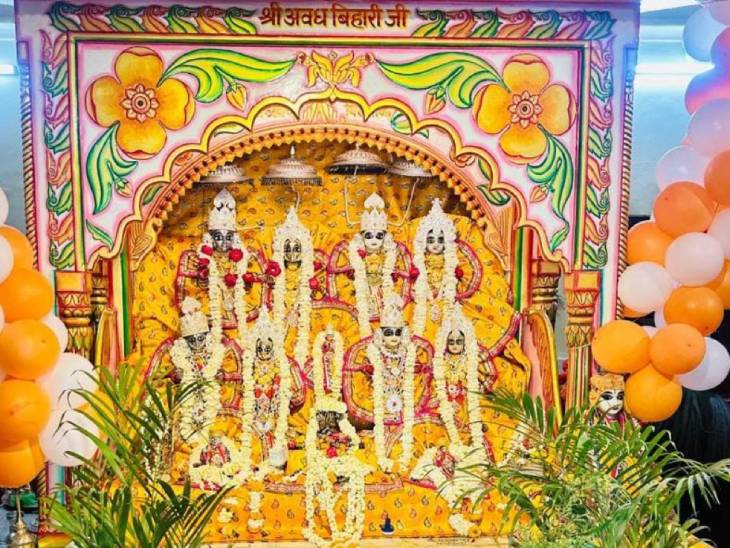श्रीसीता के जन्मोत्सव पर सजा रंग महल का दरबार।