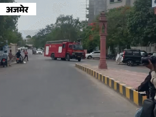 अजमेर में हमले की सूचना मिलने के साथ ही फायर ब्रिगेड की गाड़ी सायरन बजाते हुए सड़कों पर निकली।