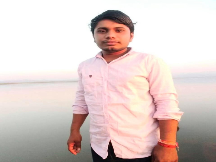 फायरिंग में घायल युवक दीपक यादव।