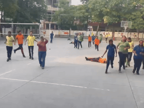 बुधवारी जालंधरमधील शाळांमध्ये मॉक ड्रिल घेण्यात आली. सायरन वाजताच मुले सुरक्षित ठिकाणी पळून गेली.