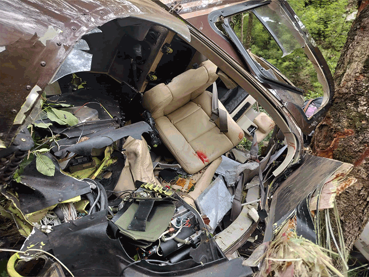 उत्तराखंड के उत्तरकाशी में गुरुवार को हेलिकॉप्टर क्रैश हुआ। - Dainik Bhaskar