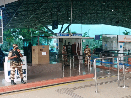 एयरपोर्ट के प्रवेश और निकासी द्वार पर विशेष नजर रखी जा रही है।