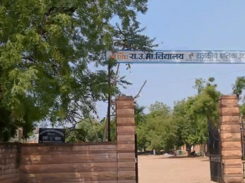 जोधपूरची पीएमश्री सरकारी उच्च माध्यमिक शाळाही गुरुवारी बंद होती. भारत आणि पाकिस्तानमधील वाढत्या तणावामुळे जिल्हाधिकाऱ्यांनी सर्व शाळा बंद ठेवण्याचे आदेश जारी केले आहेत.