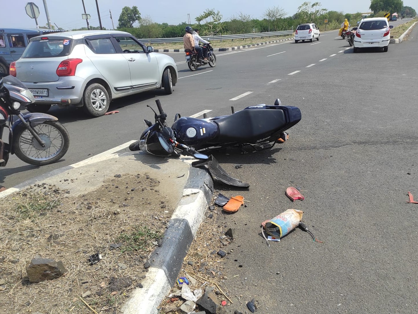 Car hit bike in Mandsaur,