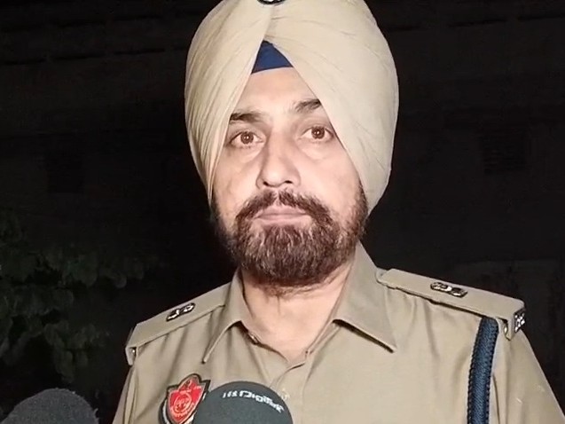 SP Manvinder Bir Singh giving information.