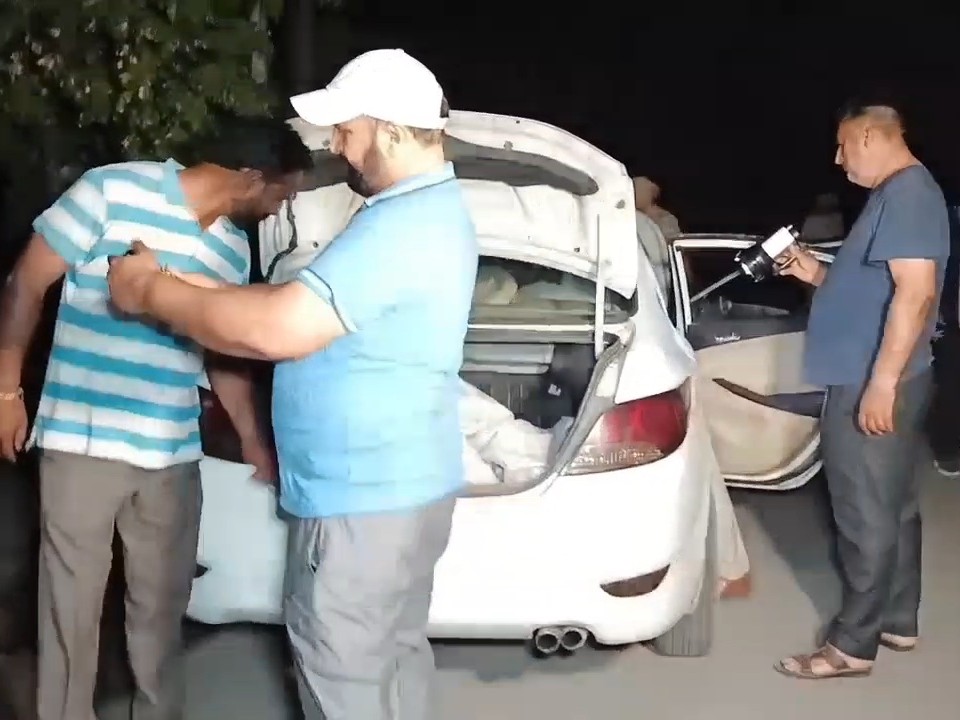 Faridkot was in a start condition on Circular Road in the city. If no one came near it for a long time, the information was given to the police.