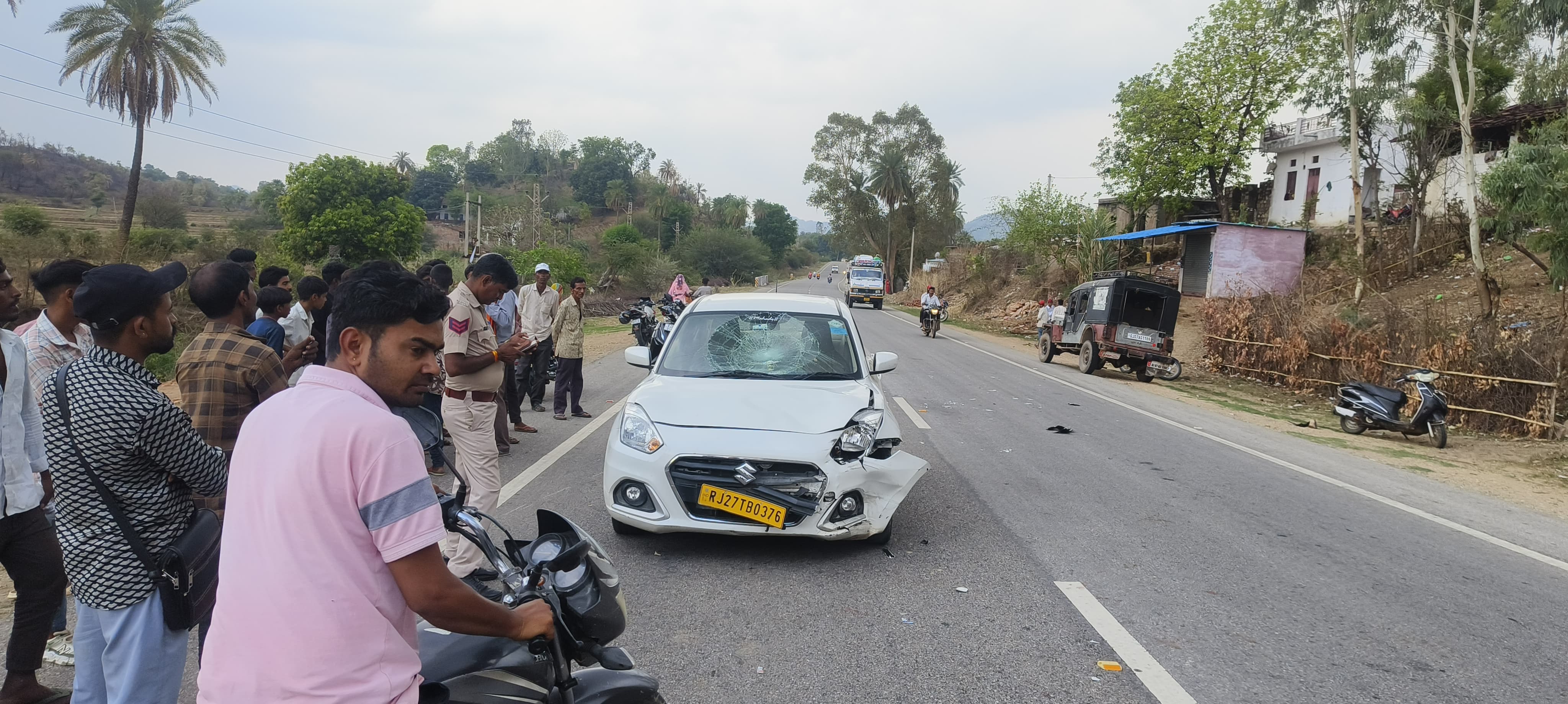 Scooty rider dies after being hit by a high-speed car | तेज रफ्तार कार ...