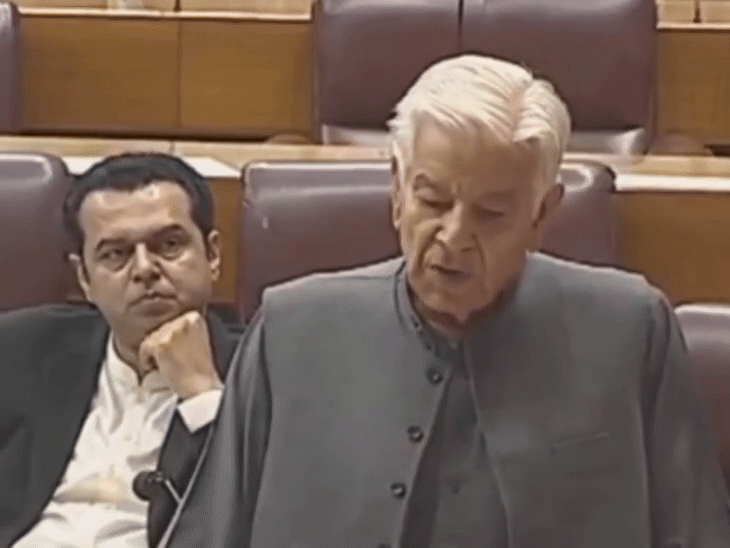 रक्षा मंत्री ख्वाजा आसिफ ने संसद में कहा कि पाकिस्तान की सेना भारत से निपटने के लिए पूरी तरह से तैयार है।