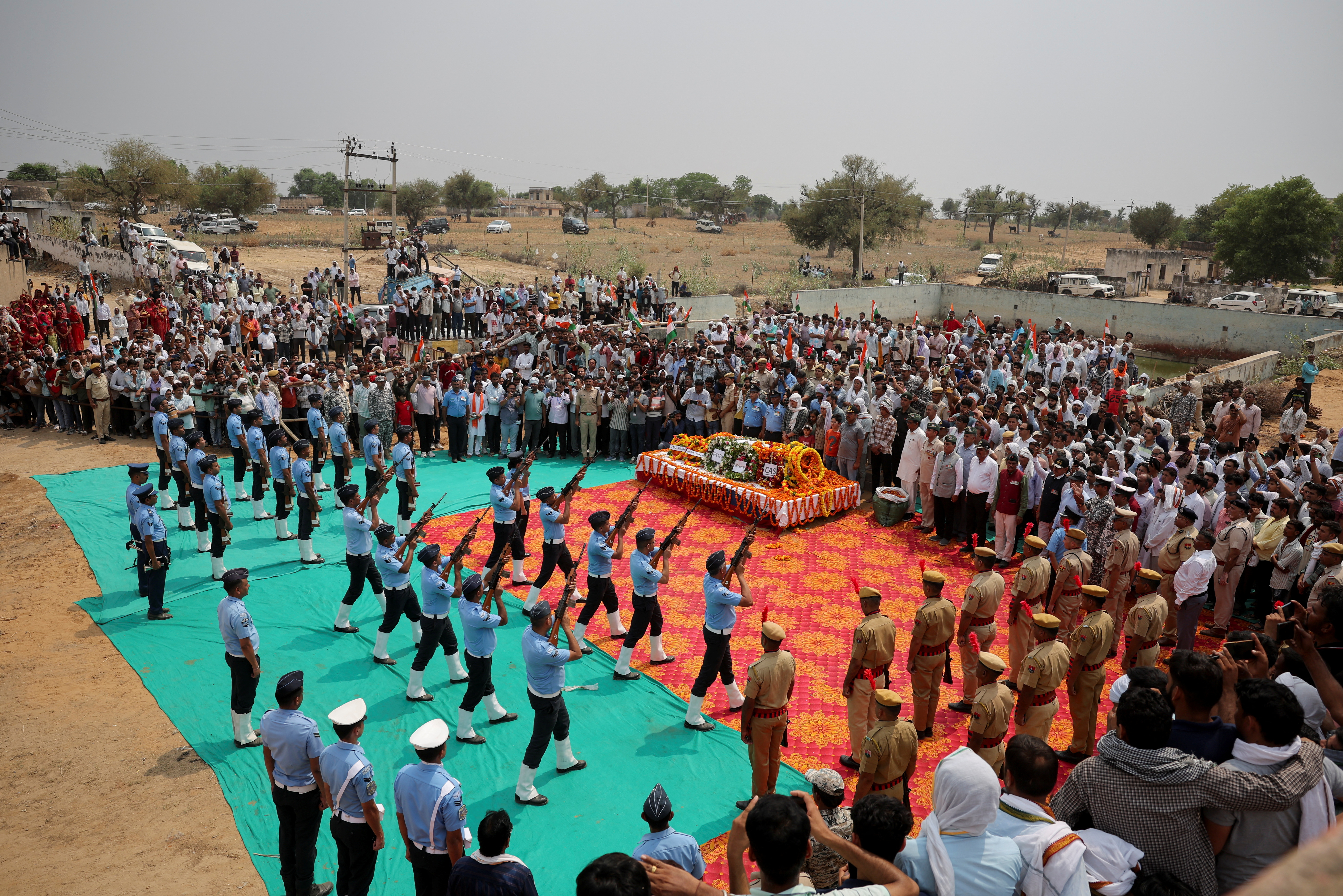 उधमपूरमध्ये पाकिस्तानी हल्ल्यात हवाई दलाचे जवान सुरेंद्र कुमार शहीद झाले. 11 मे रोजी राजस्थानमधील झुंझुनू येथील महादासी येथे त्यांच्यावर अंत्यसंस्कार करण्यात आले.