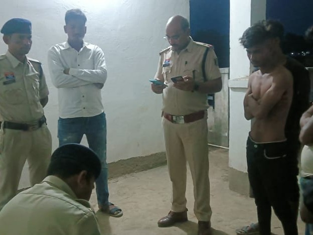 अवैध प्रवासियों और संदिग्ध किरायेदारों की जांच की गई।